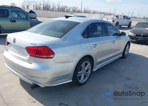 2015 Volkswagen Passat 3.6L V6 Sel Premium z USA, uszkodzony, nr VIN 1VWCM7A34FC012871